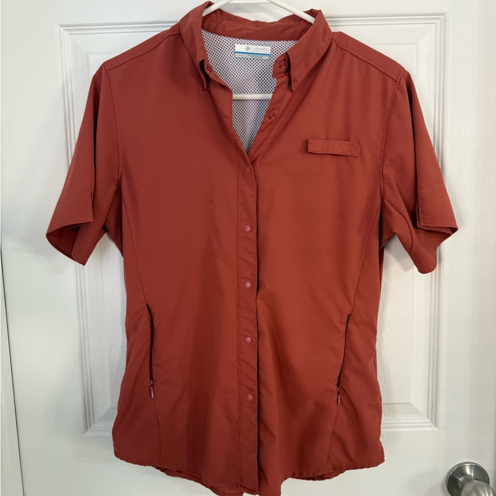 Gently Used Women’s Columbia Fishing Shirt